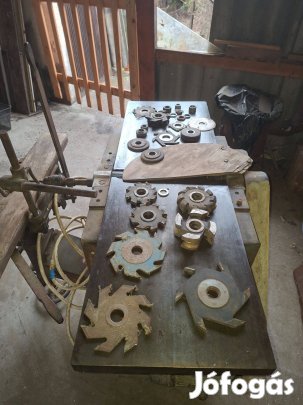 Abrikter tartozékokkal