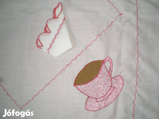 Abrosz 73x73 cm asztalterítő 4 csésze mintával és szalvétával együtt