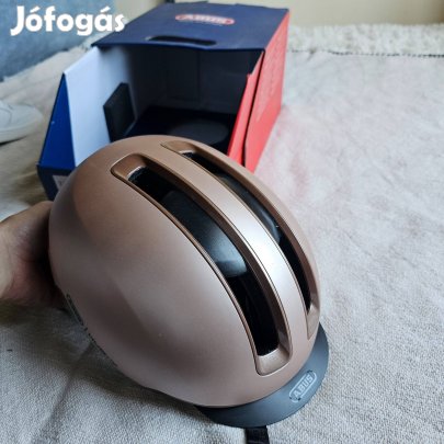 Abus HUD-Y felnőtt városi bukósisak In-Mold, mágneses hátsó lámpa, pez