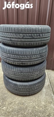 Acél felni Pirelli gumival együtt eladó.