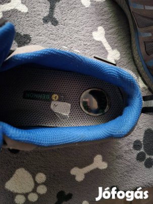 Acélbetétes 43 as 2x használt bakkancs eladó