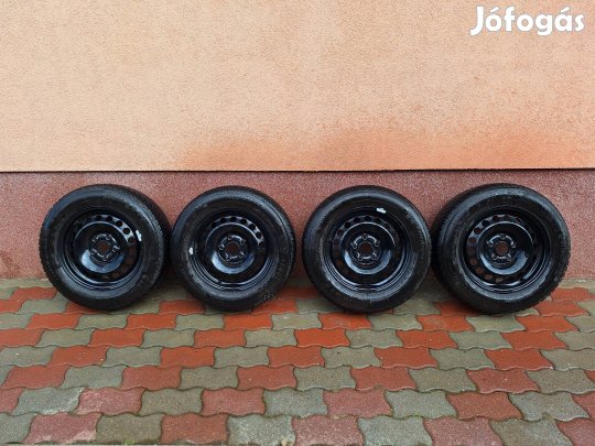 Acélfelni 15", 4 darab eladó. A gumi ajándék