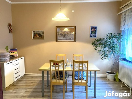 Ács, 5 szobás  családi ház eladó