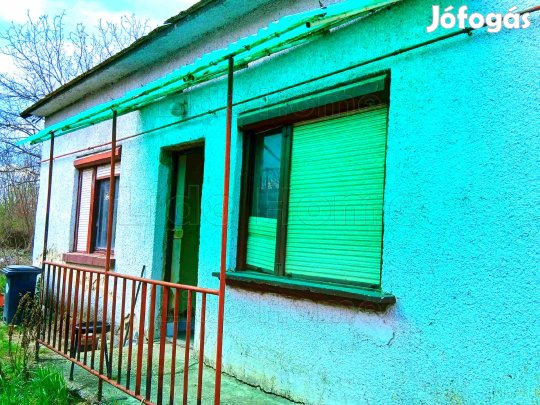 Ács  felújítandó családi ház eladó!