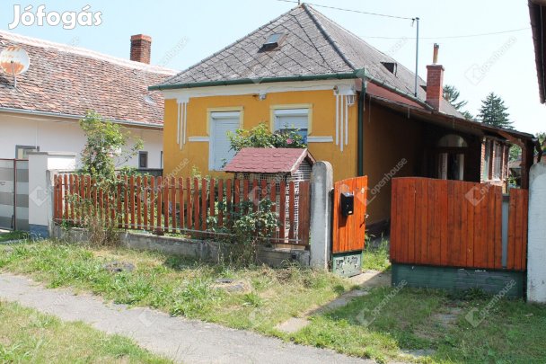 Acsádi 101 nm-es ház eladó