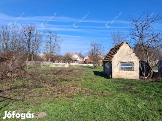 Ácson kertűvelésre alkalmas családi ház eladó telekkel