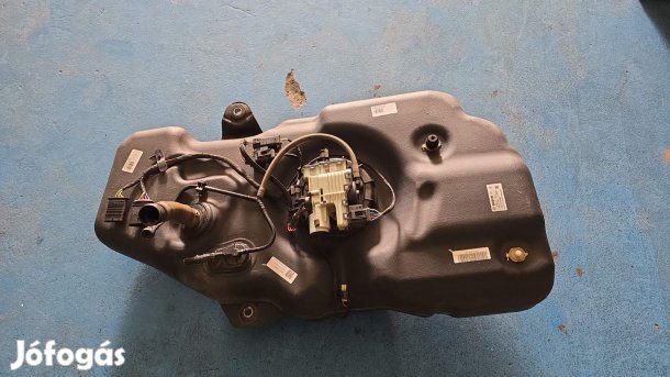 AdBlue tartály A1664707201 eladó