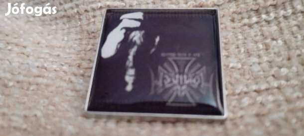 Ad Hominem fém kitűző