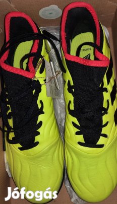 Adidas 41 1/3 focicipő 