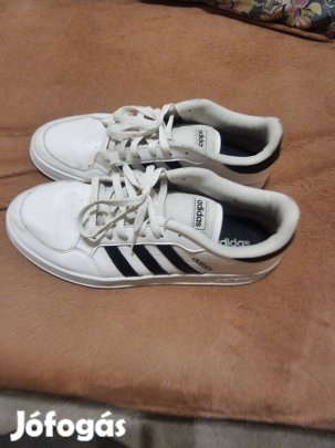 Adidas 46-os, újszerű sportcípő eladó