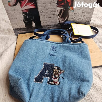 Adidas Disney táska minta volt