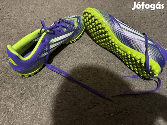 Adidas F50 műfüves.