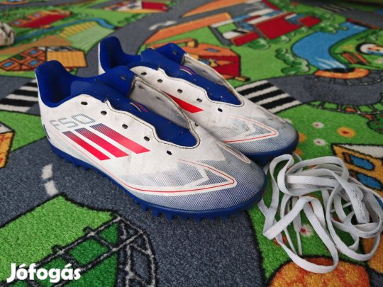 Adidas Műfüves focicipő 35ös méret