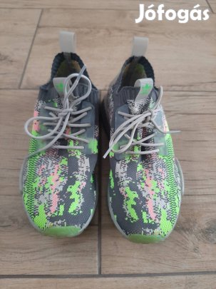 Adidas NMD_R1 Primeknit sportcipő, többszínű, 39 1/3 méretben