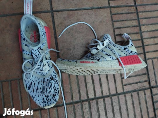 Adidas NMD R1 világos utcai cipő 44