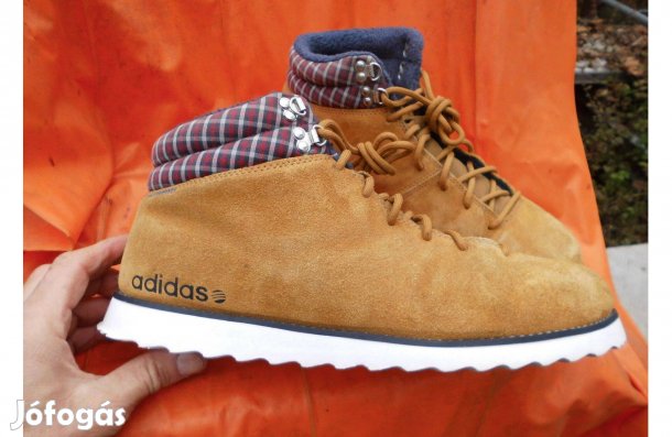 Adidas Neo Okker bőr 46 2/3-os bundás bakancs eladó,