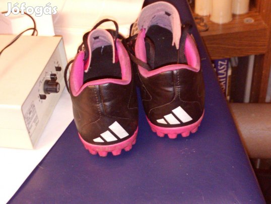 Adidas Predator műfüves 42,5 15000ft óbuda személyesen óbudán lakcimem