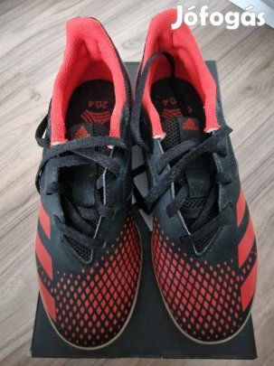 Adidas Predator teremcipő 34-es