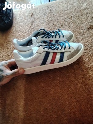 Adidas cipő 42,5es