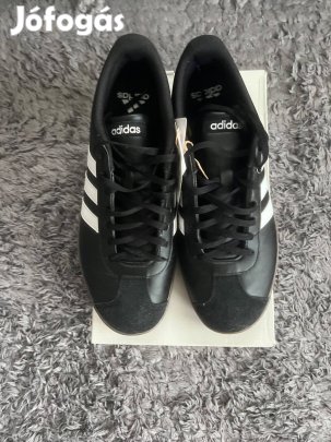 Adidas cipő 44
