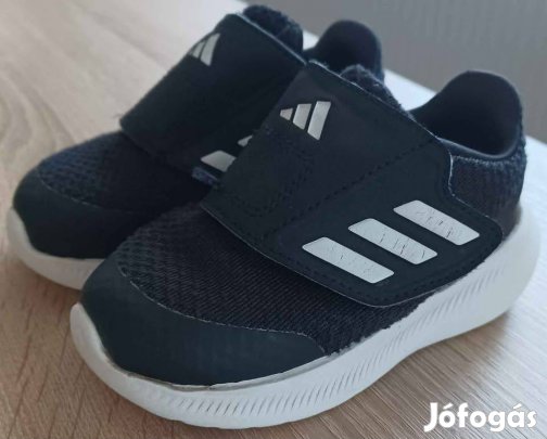 Adidas kisfiú cipő 24-es méretben