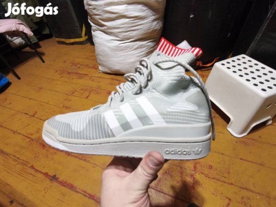 Adidas között bakancs 40.