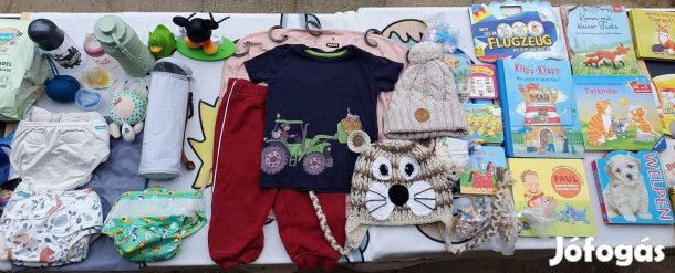 Adidas melegítö naci, designer babaholmi, cumisüvegek, játékok, pelenk