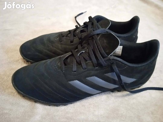 Adidas műfű-salak focicipő 45-ös méretben eladó!