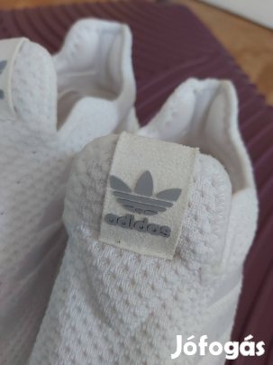Adidas női cipő 39-es méretben. 