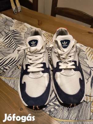Adidas női cipő használt (39,1/3- 24,5)