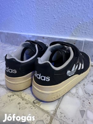 Adidas női sportcipő