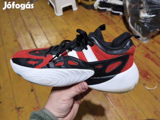 Adidas terem cipő 46.