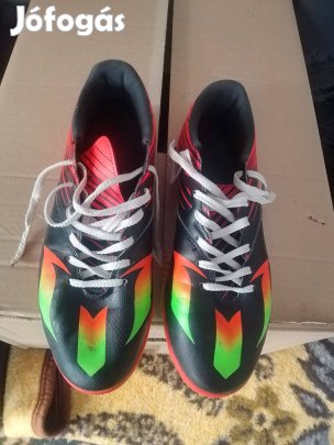 Adidas teremcipő 43 as