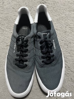 Adidas vászoncipő eladó!