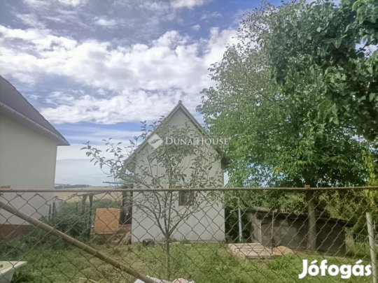 Adonyi 30 nm-es ház eladó