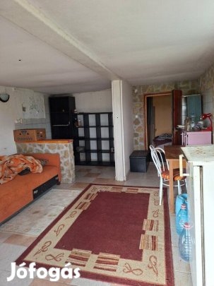 Adonyi eladó 50 nm-es telek