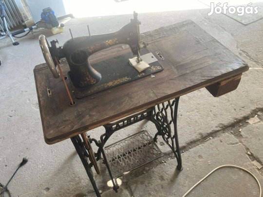 Adria hagyományos varrógép! (lábbal-hajtós)