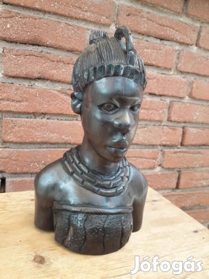 Afrikából érkezett ébenfa mellszobor