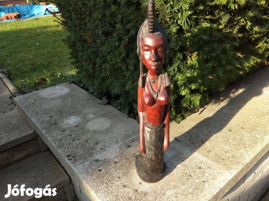 Afrikai, nőt ábrázoló faszobor