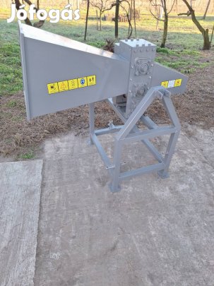 Ágaprító Ágdaráló traktor hajtású gép