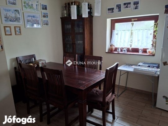 Agárd nyugodt részén, 4 szobás.