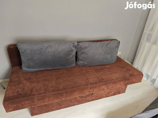 Ággyá nyitható megkimélt újszerü kanapé Rs ben vásárolt
