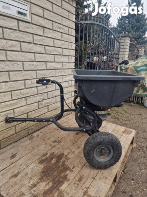 Agrifab vontatott sószóró kocsi fűmagszóró műtrágyaszóró 