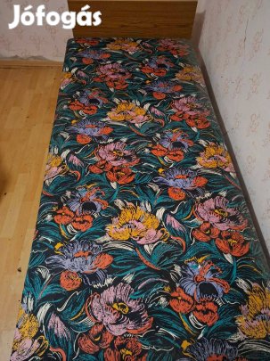 Ágy, ágynemu tartóval