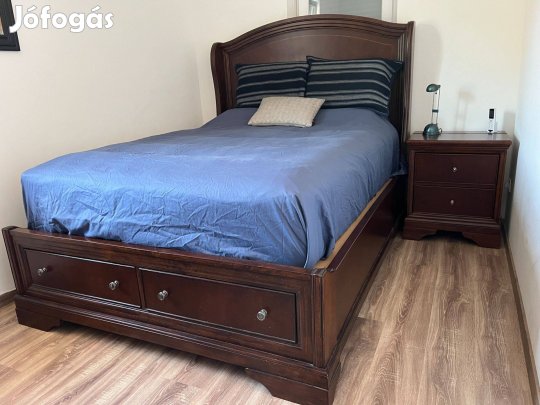 Ágy, éjjeli szekrény