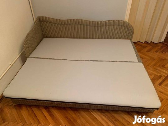 Ágy ágyneműtartóval