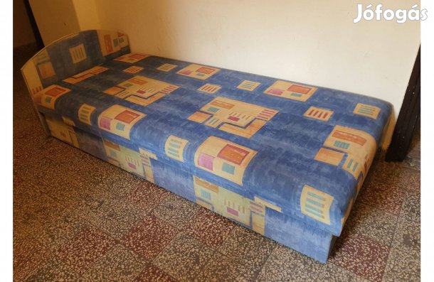 Ágy ágyneműtartóval heverő gyerekágy