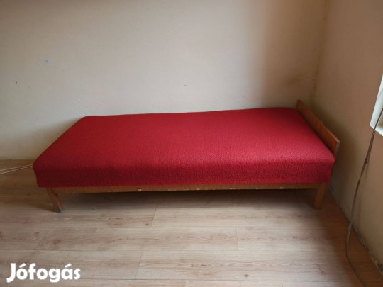 Ágy egyszemélyes