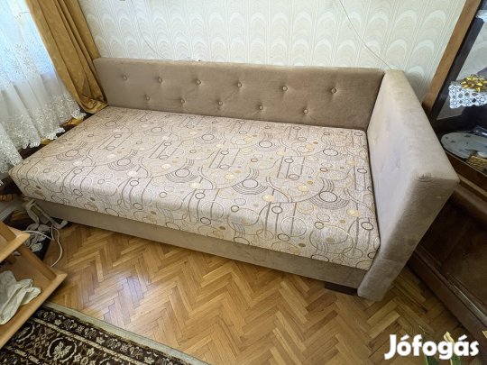 Ágy felnyitható ágyneműtartóval 200x90 cm