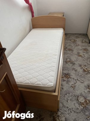 Ágy matraccal